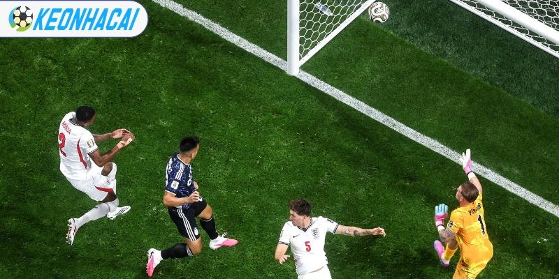 Argentina đánh bại Anh với tỷ số 2-1