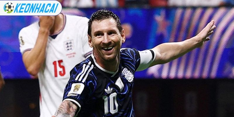 Messi kiến tạo giúp Argentina đi thẳng vào vòng chung kết